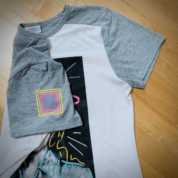 LuLaRoe XS Graphic T-Shirt - Retro 80s Style - Picture 3 of 4